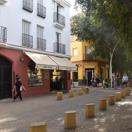 Alameda de Hércules, Gate of Seville center Exterior foto