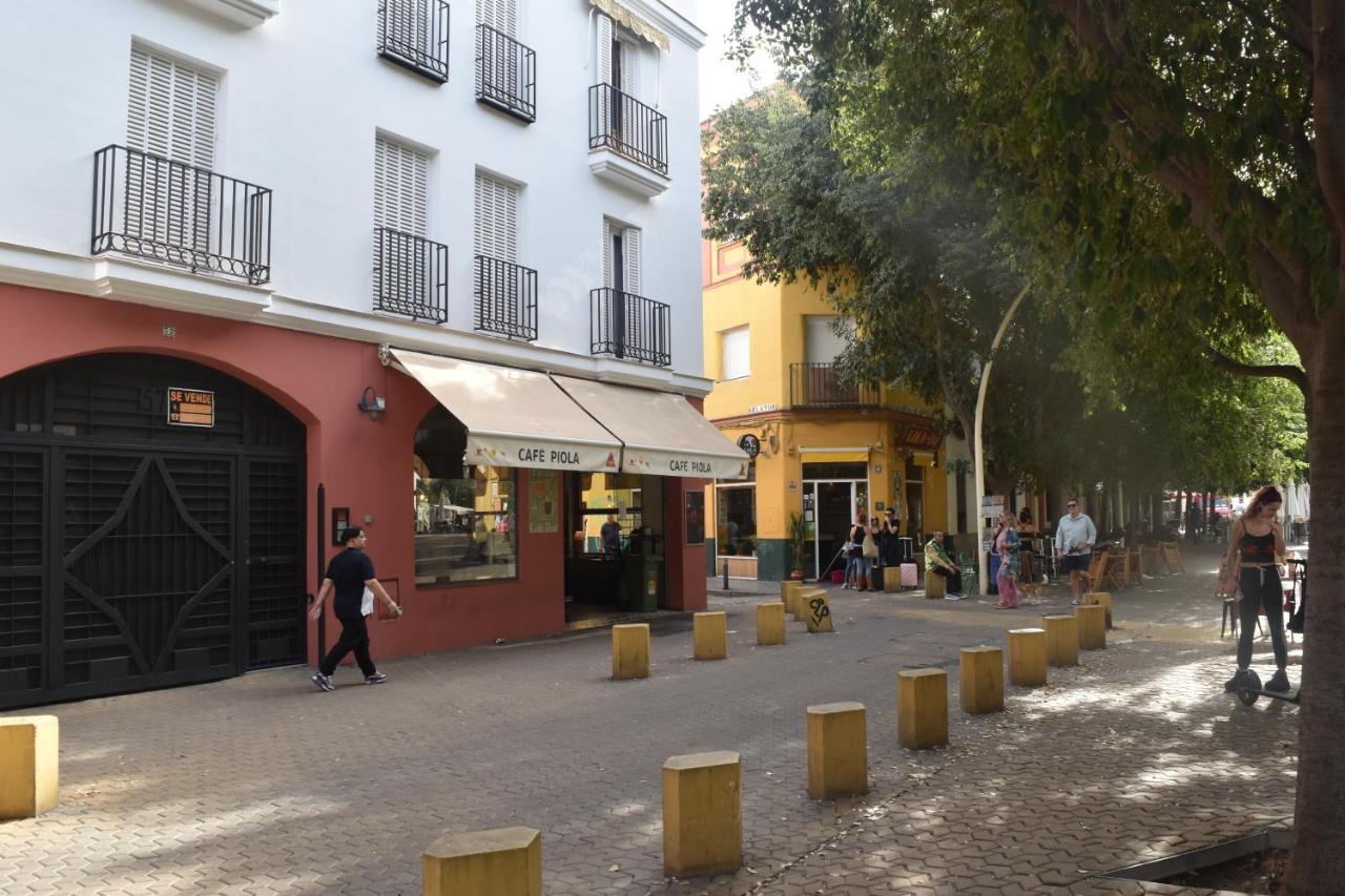 Alameda de Hércules, Gate of Seville center Exterior foto
