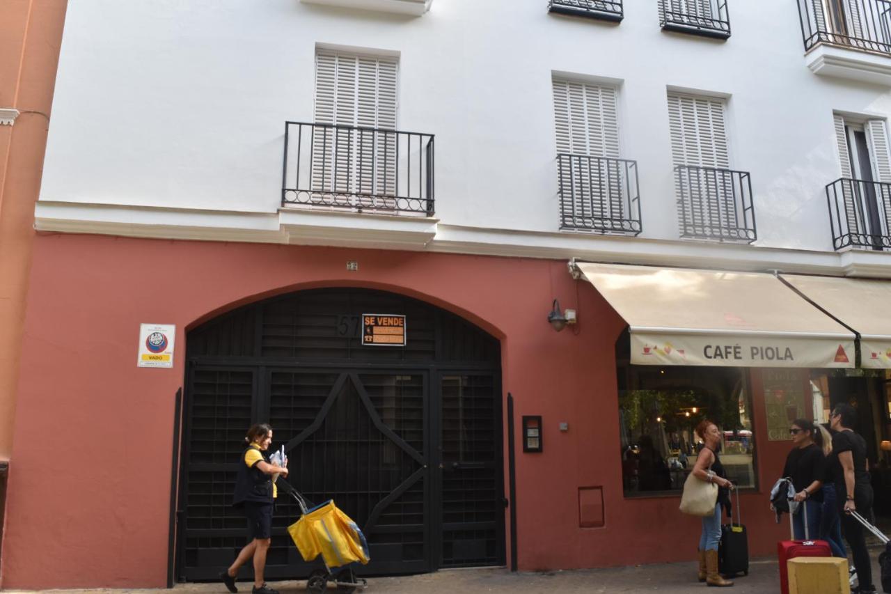 Alameda de Hércules, Gate of Seville center Exterior foto
